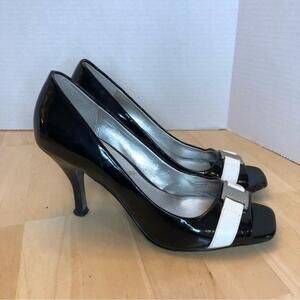 Tahari Robbie Peep Toe Pumps/Size 6M